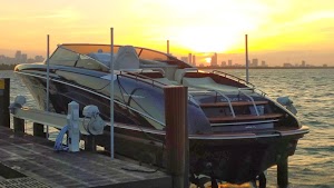 Golden Boat Lifts place picture